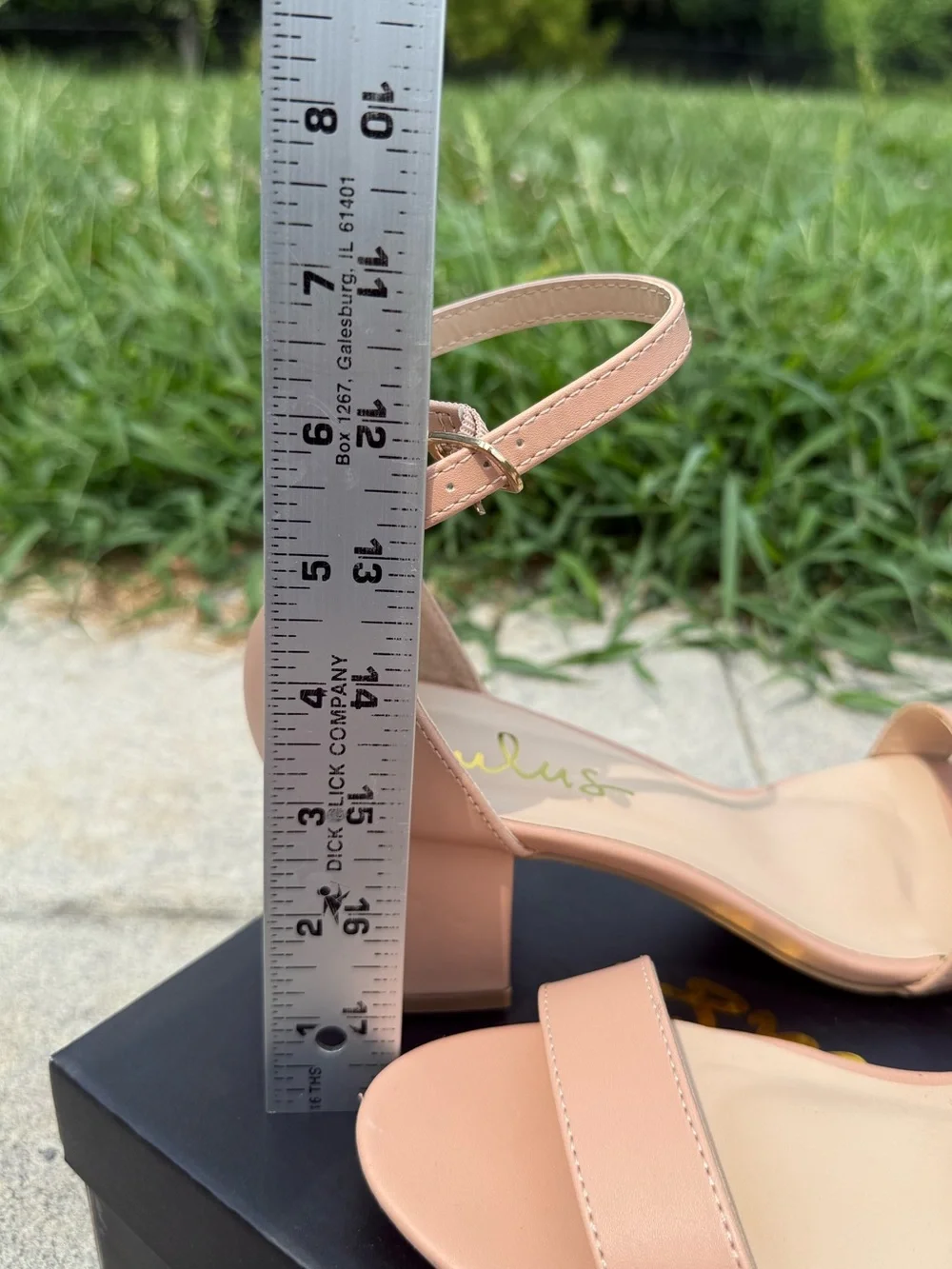 NIB Lulu’s Harper Almond Chunky Heels women’s size 8